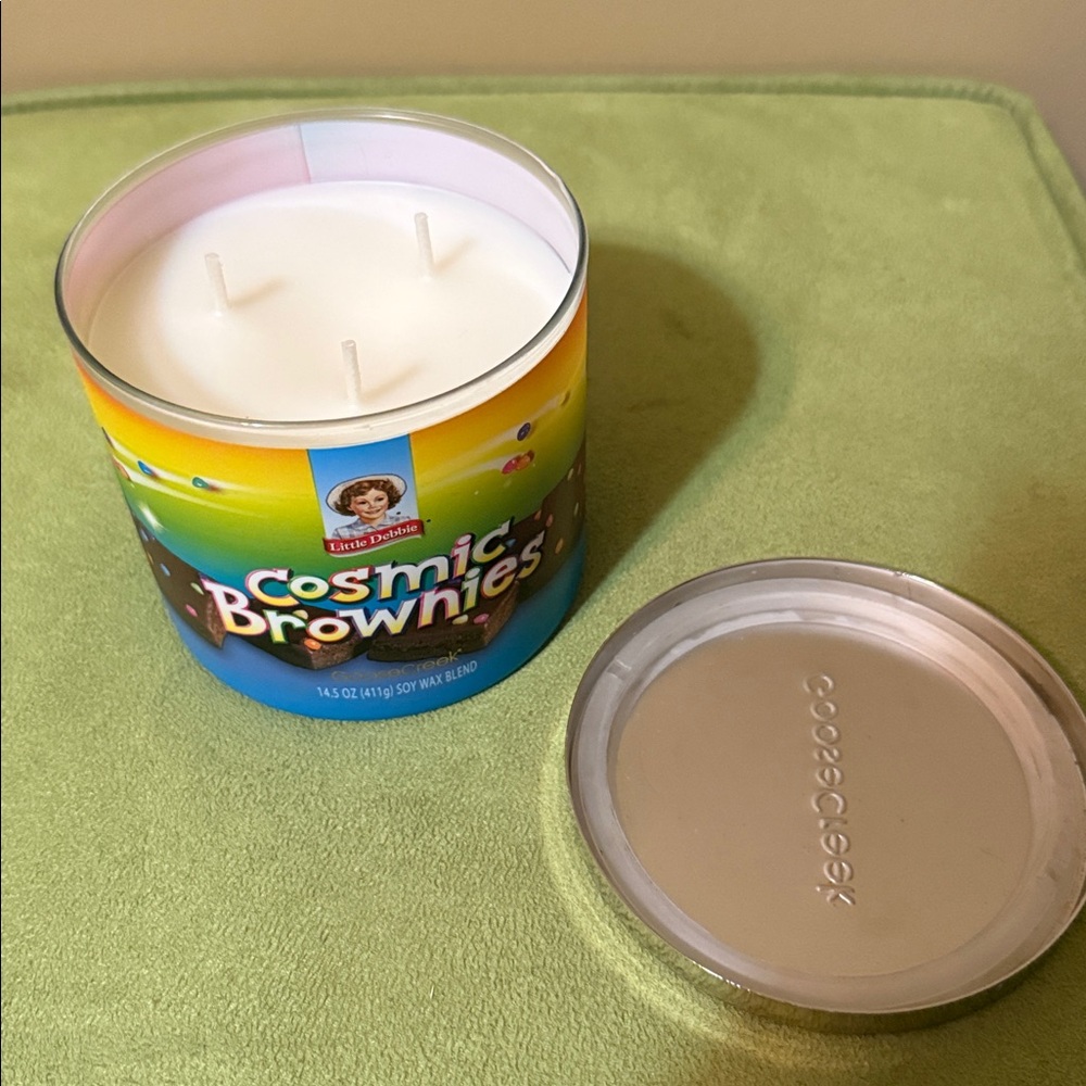 GooseCreek x Little Debbie Cosmic Brownie Candle - Picture 9 of 10